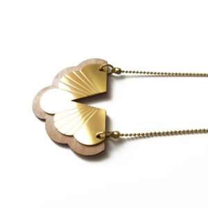 Collier "Jia" Fleur art déco en bois et laiton plaqué or