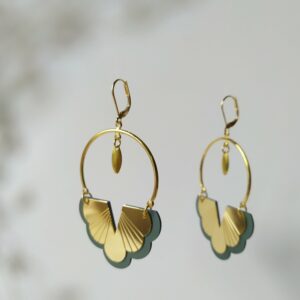 Boucles d'oreilles "Jia" en plexiglas vert et laiton plaqué or