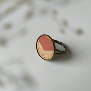 Bague "Naya" en bois de poirier et plexiglas - rouge