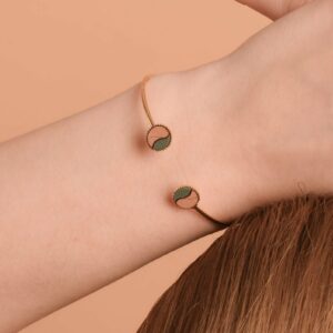 Bracelet femme en bois et plexiglas ~ Ieko ~