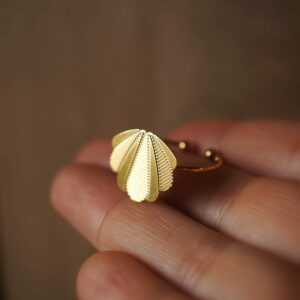 Petite bague dorée "Gaya" coquillage