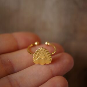 Petite bague dorée "Sarü" fleur